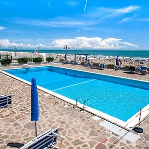 Appartamento Sea View With Swimming Pool